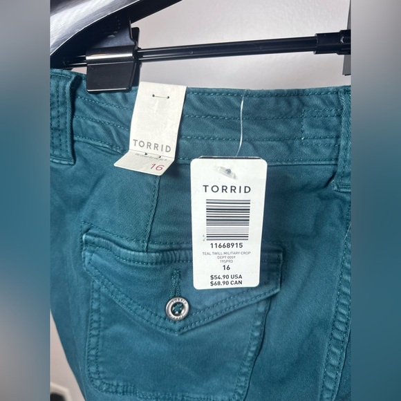 Torrid Women's Teal Capri Cargo Pants size 16 - Picture 6 of 10